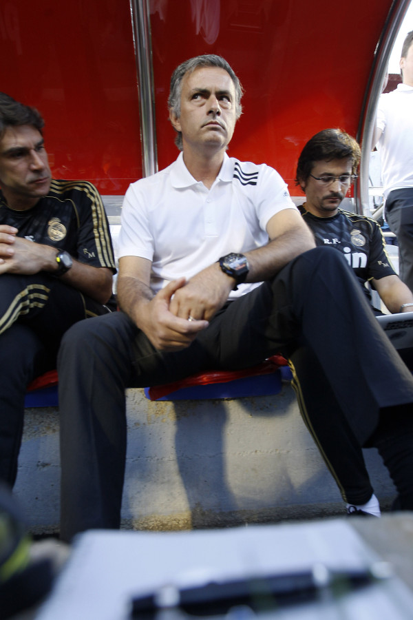 بسداسيـة  ،سيد اوربا وزعيم اسبانيا يوجه الانذار الشديد للبقيه| سرقسطة 0*6 ريال مدريد | -20110828-112834-852