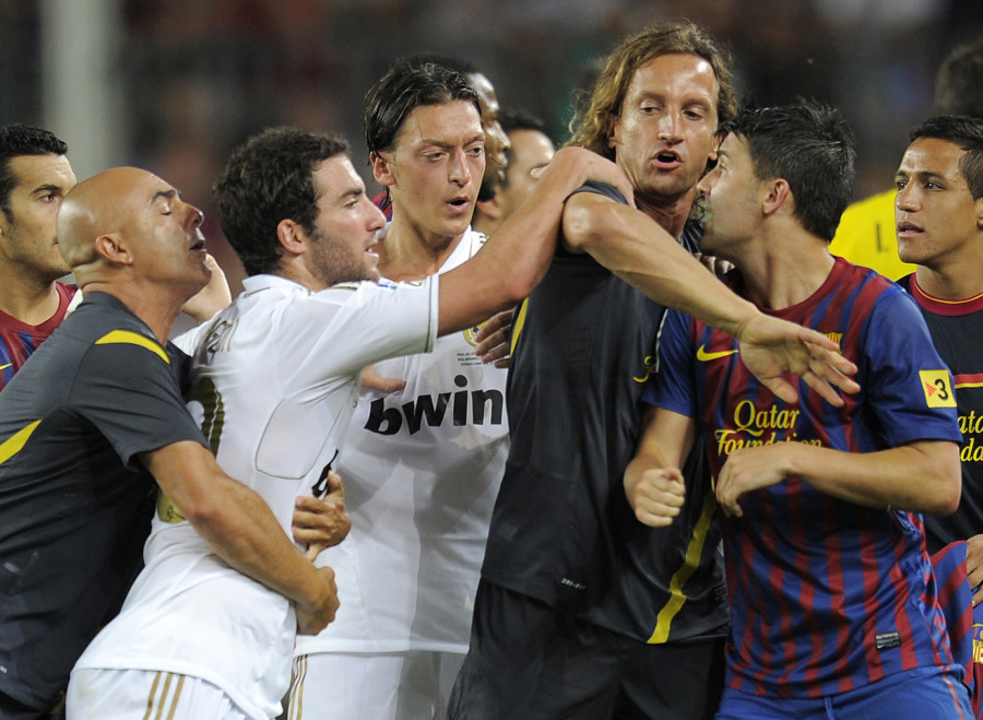 برشلونة يحرز كأس السوبر على حساب ريال مدريد صور واهداف اللقاء  -20110817-165619-716
