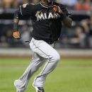 Miami Marlins' Jose Reyes runs out a fourth-inning infield single off New York Mets starting pitcher Jonathon Niese, extending his hitting streak to 25 games, in a baseball game in New York, Tuesday, Aug. 7, 2012. (AP Photo/Kathy Willens)