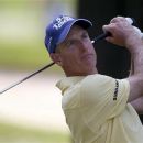 Jim Furyk of the United States watches his tee shot on the par three fifth hole during the first round of play at the WGC-Bridgestone Invitational golf tournament in Akron, Ohio, August 2, 2012. REUTERS/Aaron Josefczyk