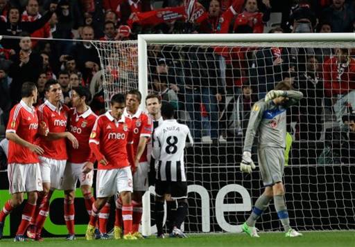 Benfica players celebrate after Oscar Cardozo, from Paraguay, 2nd left, scored their third goal past Newcastle's goalkeeper Tim Krul, from The Netherlands, right, during their Europa League quarterfinals, first leg, soccer match Thursday, April 4 2013, at Benfica's Luz stadium