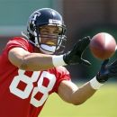 Atlanta Falcons tight end Tony Gonzalez makes a catch during football training camp in Flowery Branch, Ga., Friday, July 27, 2012. AP Photo/John Bazemore)