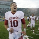 Oklahoma's Blake Bell (10) celebrates after defeating Notre Dame 35-21 in an NCAA college football game on Saturday, Sept. 28, 2013, in South Bend, Ind. (AP Photo/Darron Cummings)
