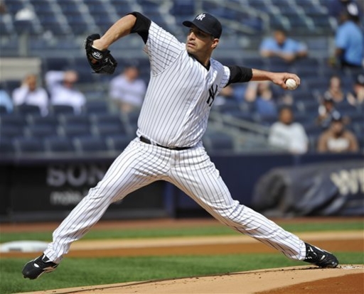 Pettitte returns with win, leads Yanks over Jays