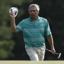 Fred Couples of the U.S. walks up to the 18th green during final round play in the 2012 Masters Golf Tournament at the Augusta National Golf Club in Augusta, Georgia, April 8, 2012. REUTERS/Mike Segar