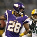 Minnesota Vikings running back Adrian Peterson, left, runs from Green Bay Packers cornerback Tramon Williams during the first half of an NFL football game Sunday, Dec. 30, 2012, in Minneapolis. (AP Photo/Genevieve Ross)