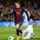Barcelona's Lionel Messi, from Argentina, left, escapes Real Madrid's Gonzalo Higuain, also from Argentina, during the Copa del Rey soccer match between FC Barcelona and Real Madrid in Barcelona, Spain, Tuesday, Feb. 26, 2013. (AP Photo/Emilio Morenatti)