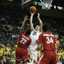 Oregon's E. J. Singler (25) shoots over Washington State defenders Royce Woolridge (22) and Dexter Kernich-Drew (34) during the second half of Washington State's game against Oregon in an NCAA college basketball game at Matthew Knight Arena in Eugene, Ore. Wednesday Jan. 23, 2013. Oregon defeated Washington State 68-61. (AP Photo/Brian Davies)