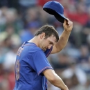 New York Mets starting pitcher Jonathon Niese wipes his face after allowing a run in the third inning of a baseball game against the Atlanta Braves, Thursday, June 20, 2013, in Atlanta. (AP Photo/John Bazemore)