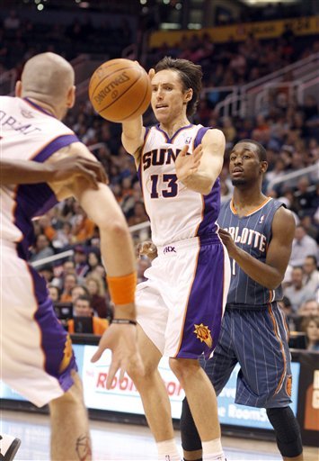 Phoenix Suns Guard Steve Nash, Center, Dishes