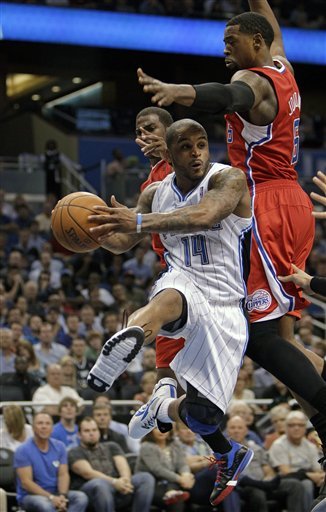 Orlando Magic's Jameer Nelson (14) Draws A Foul From Los Angeles Clippers' DeAndre Jordan, Right, As He Tries To Pass