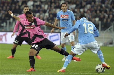 Juventus' Arturo Vidal, Of Chile, Left, Vies