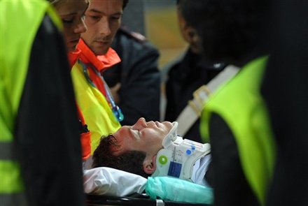 ** Alternative Crop ** Juventus' Stephan Liechsteiner,of Switzerland, Receives Medical Aid As He Leaves The Field Of