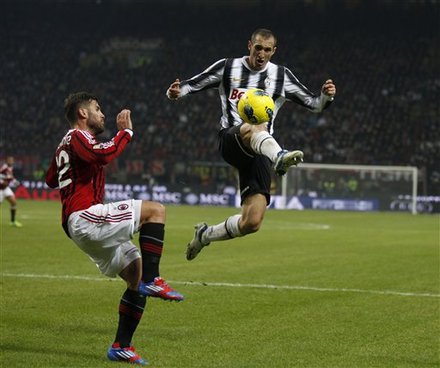 Juventus Defender Giorgio Chiellini, Right, Reaches