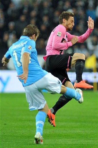 Juventus' Miedfielder Claudio Marchisio, Right, Vies