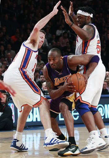 New York Knicks' Steve Novak (16) And Bill Walker (5) Guard Los Angeles Lakers' Kobe Bryant