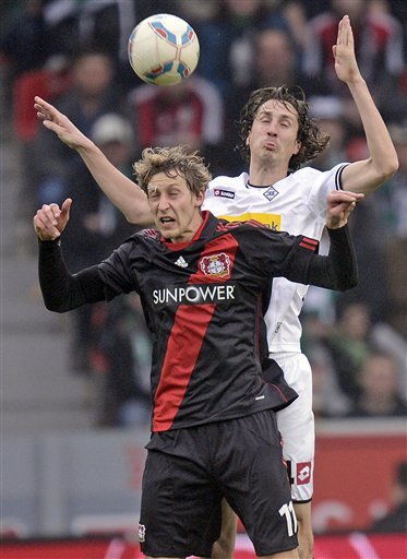 Leverkusen's Stefan Kiessling, Left, And Moenchengladbach's Roel Brouwers Of The Netherlands Challenge For The Ball