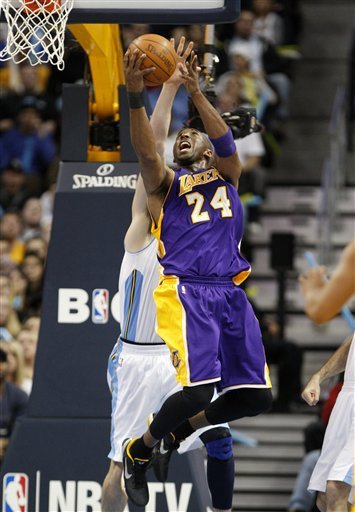 Los Angeles Lakers Guard Kobe Bryant (24) Goes