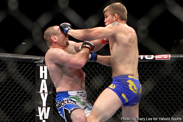 Alexander Gustafsson scores first knockout of the night at UFC 141