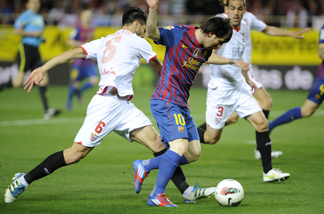 Barcelona's Argentinian Forward Lionel Messi (R) Vies