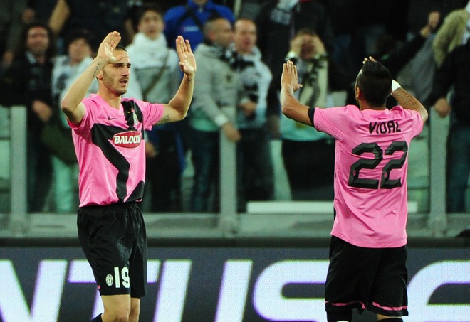 Juventus' Defender Leonardo Bonucci (L) Celebrates