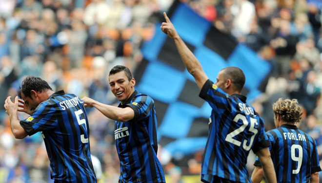Inter Milan's Argentinian Defender Adrian Samuel (2nd R) Celebrates