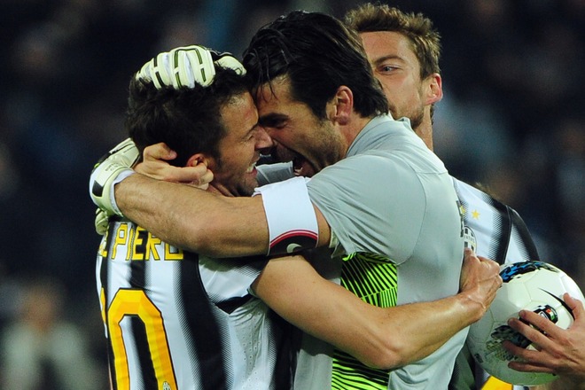 Juventus' Forward Alessandro Del Piero (L) Celebrates