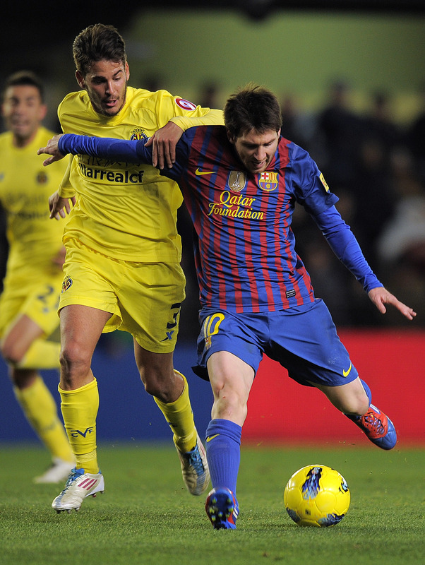 Barcelona's Argentinian Forward Lionel Messi (R) Vies