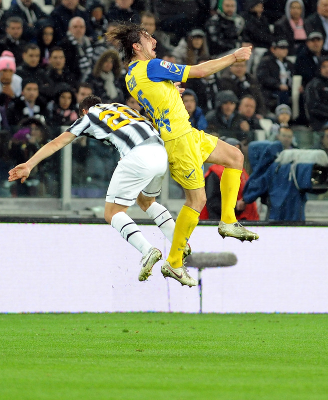 Juventus Midfielder Simone Padoin (L) Fights