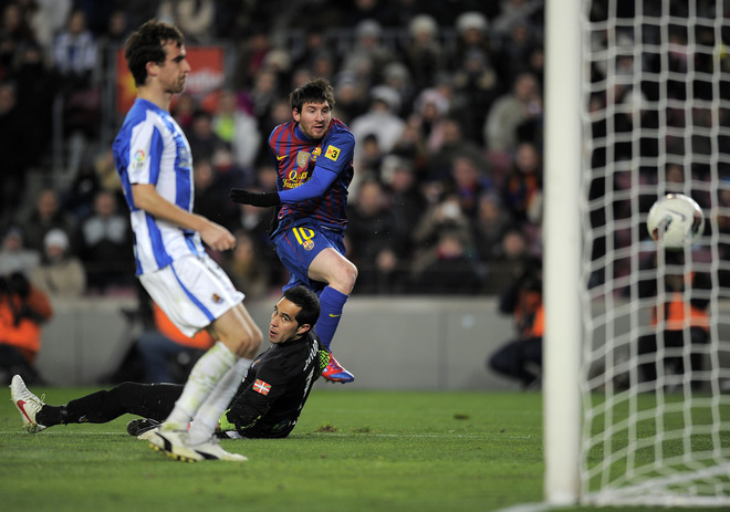 Barcelona's Argentinian Forward Lionel Messi (R) Scores A Goal Past Real Sociedad's Chilean Goalkeeper Claudio Bravo (C)