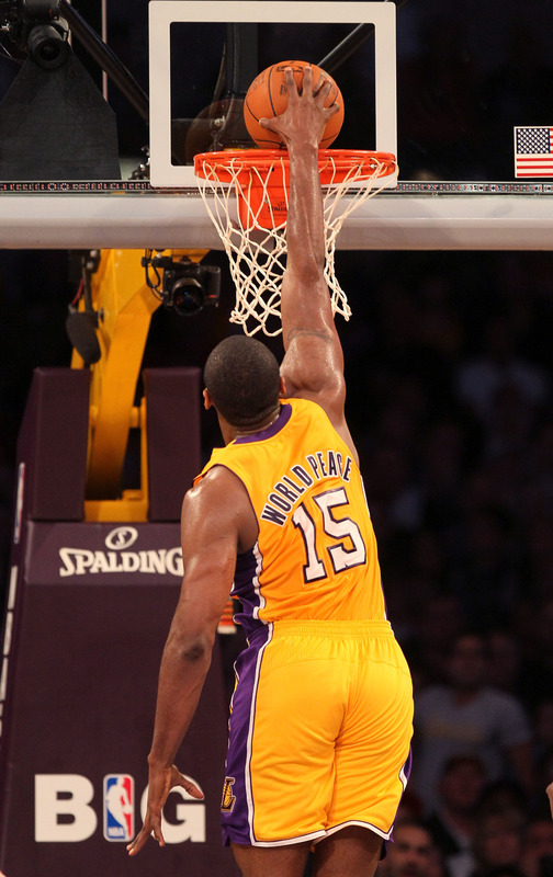   Metta World Peace #15 Of The Los Angeles Lakers Dunks