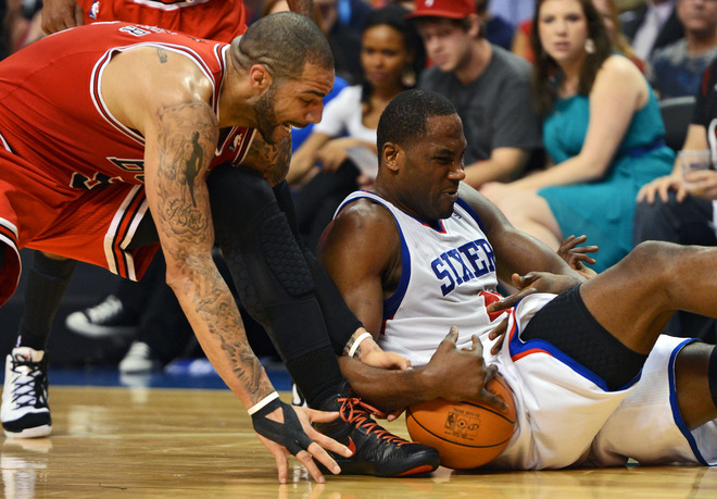  Carlos Boozer #5 Of The Chicago Bulls And Elton Brand #42 Of The Philadelphia 76ers Battle For A Loose Ball In Game