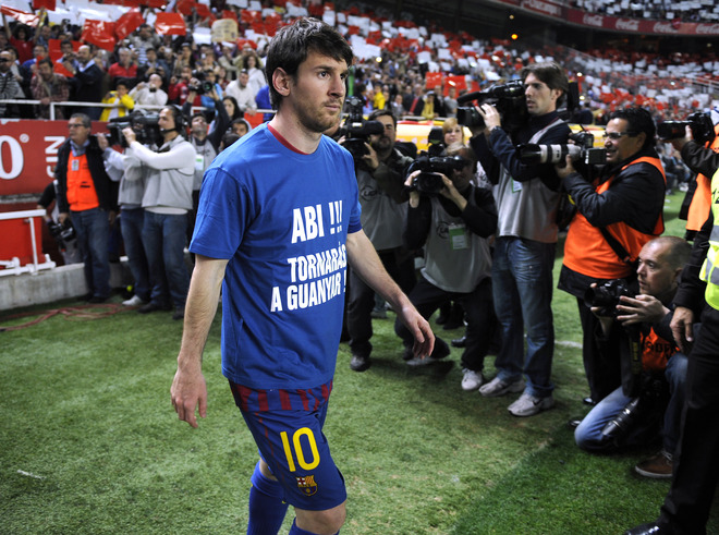 Barcelona's Argentinian Forward Lionel Messi, Wears A Shirt To Support Of Their Fellow Sick Liver Barcelona's French