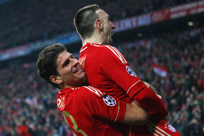   Mario Gomez (L) Of Muenchen Celebrates