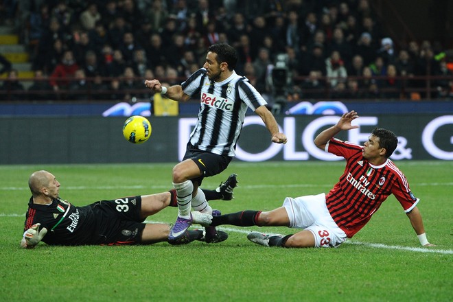 Juventus' Forward Fabio Quaglierella (C) Fights For The Ball With AC Milan's Brazilian Defender Thiago Silva (R) On