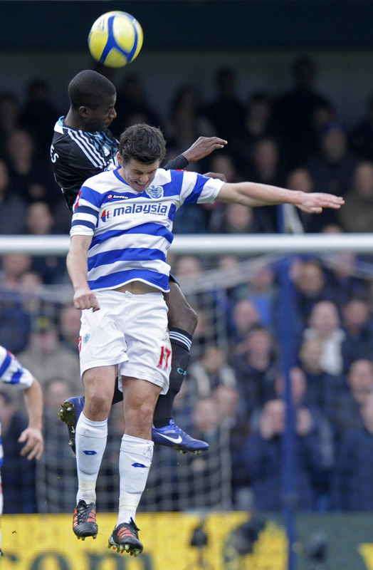 Queens Park Rangers' English Midfielder Joey Barton (R) Vies With Chelsea's Brazilian Midfielder Ramires 