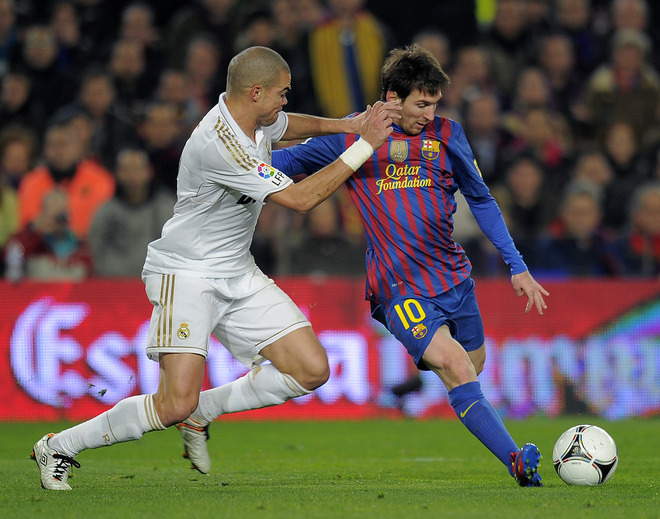 Barcelona's Argentinian Forward Lionel Messi (R) Vies