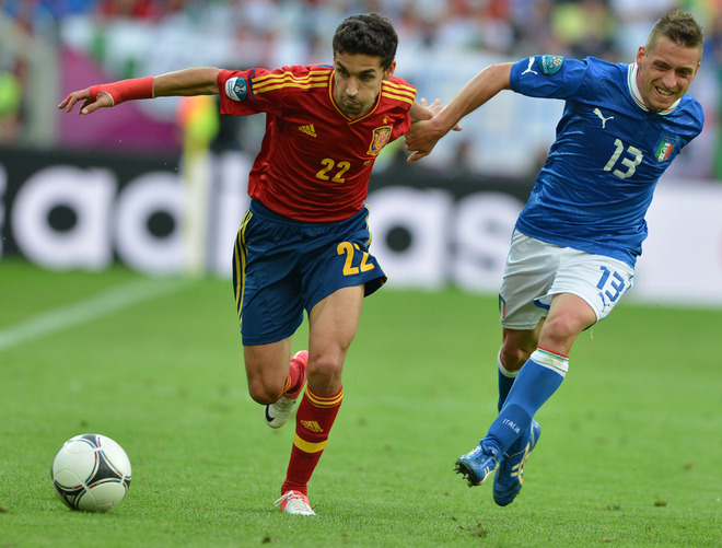 Italian Midfielder Emanuele Giaccherini (R) Vies