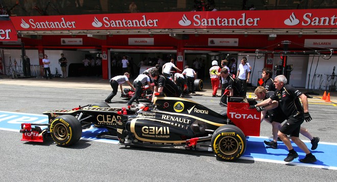 Previous Mechanics Push The Car Of Lotus F1 Team's Fin 