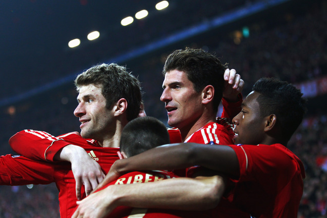   Mario Gomez (2R) Of Muenchen Celebrates His Team's Fourth Goal With Team Mates Franck Ribery (front, Hidden), Thomas