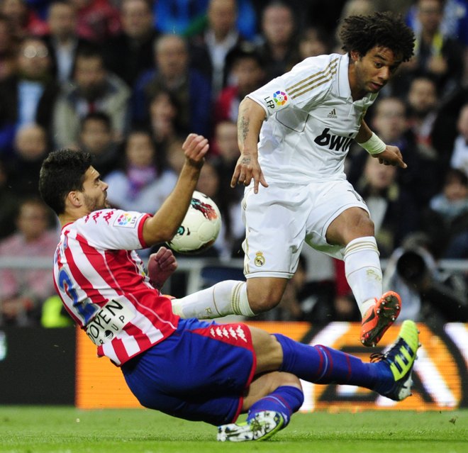 Real Madrid's Brazilian Defender Marcelo (R) Vies