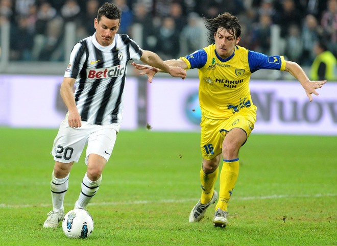 Juventus Midfielder Simone Padoin (L) Fights