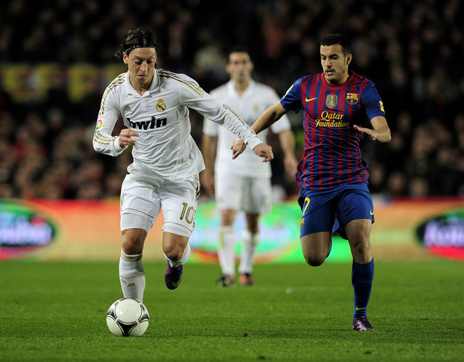 Real Madrid's German Midfielder Mesut Ozil (L) Vies