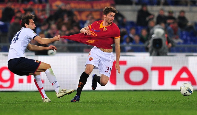 AS Roma Forward Fabio Borini (R) Fights