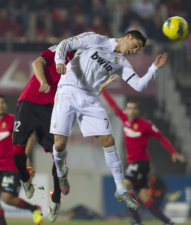 Real Madrid's Portuguese Forward Cristiano Ronaldo (R) Vies