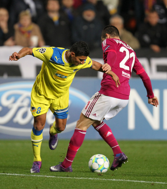 Apoel's Ailton (L) Challenges