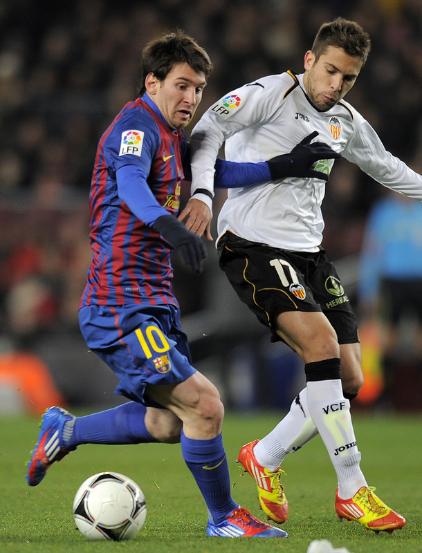 Barcelona's Argentinian Forward Lionel Messi (L) Vies