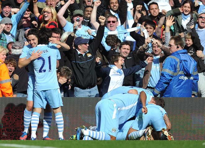Manchester City's Argentinian Striker Sergio Aguero (R) Celebrates His Late Winning Goal With Team-mates 

RESTRICTED