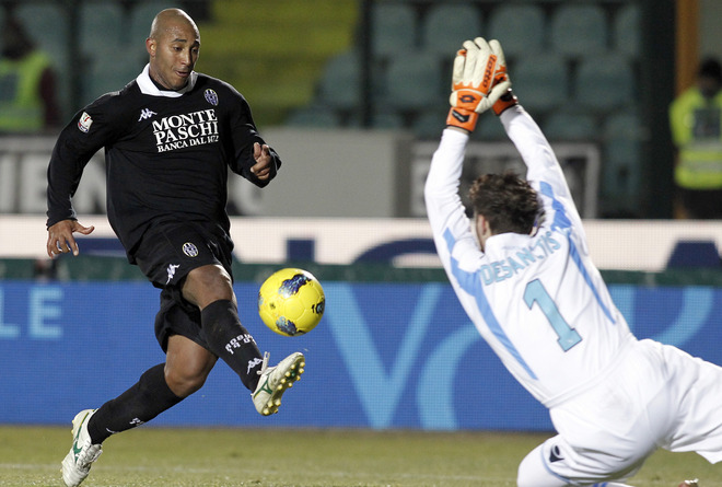 Siena's Ferreira De Silva Reginaldo Of Brazil (L) Scores Against Napoli's Goalkeeper Morgan De Sanctis AFP PHOTO /