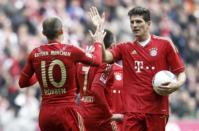 Bayern Munich's Dutch Midfielder Arjen Robben (L) Celebrates His Second Goal With Bayern Munich's German Striker Mario